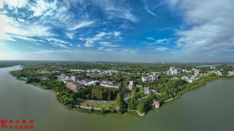 对于科技创新而言,大平台、大装置、大院所的重要性不言而喻。图为中科院合肥物质科学研究院所在的“科学岛”。何刚摄